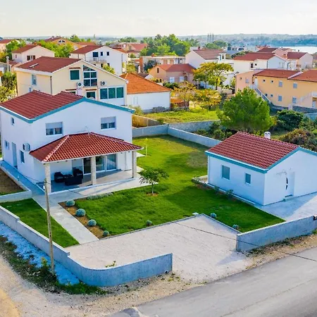 Amazing In W/ 4 Bedrooms Casa vacanze *