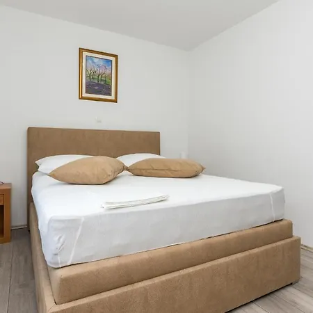 Amazing In W/ 4 Bedrooms Vrsi
