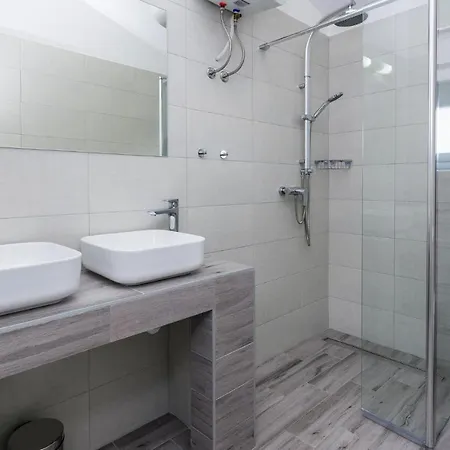 Amazing In W/ 4 Bedrooms Casa vacanze Vrsi