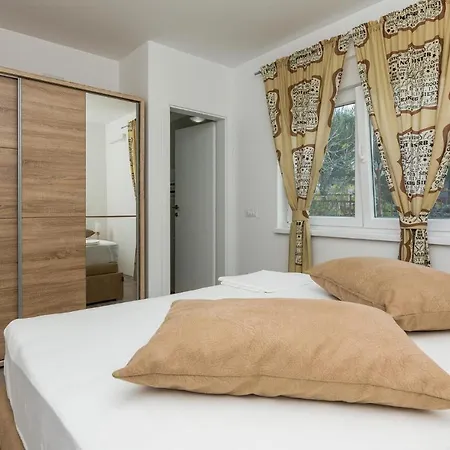 Amazing In W/ 4 Bedrooms *