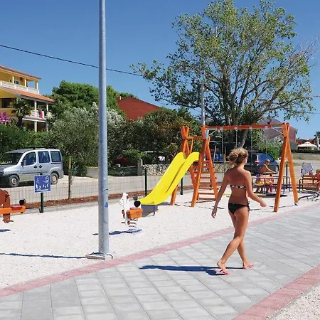 Casa vacanze Amazing In W/ 4 Bedrooms