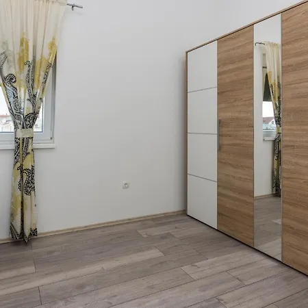 Amazing In W/ 4 Bedrooms Casa vacanze *