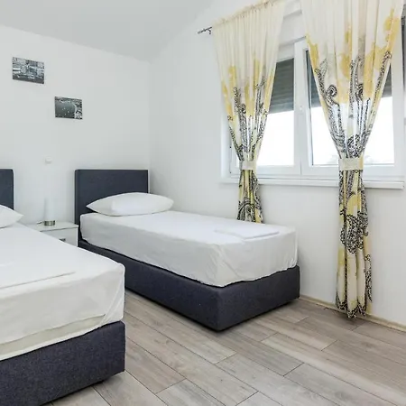 Amazing In W/ 4 Bedrooms Casa vacanze